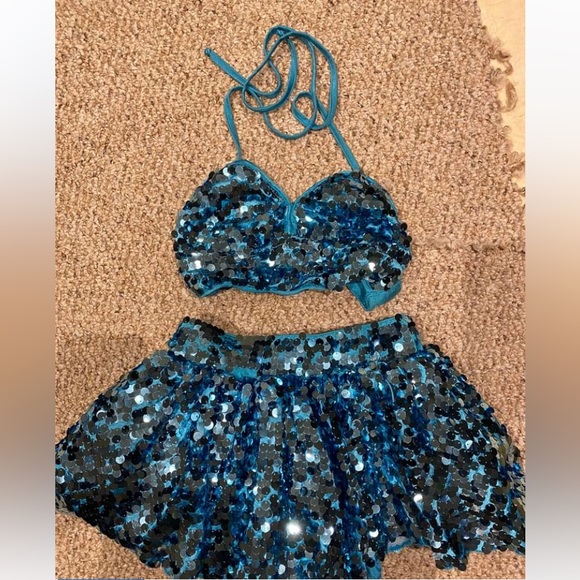 Dance costume or dress up. Sized child small and xs. Excellent quality/condition - Picture 10 of 15